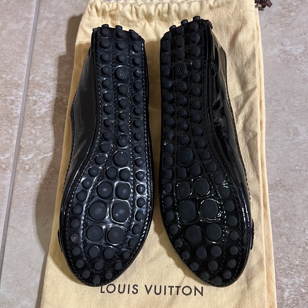 LV black patent flats - Picture 5 of 6